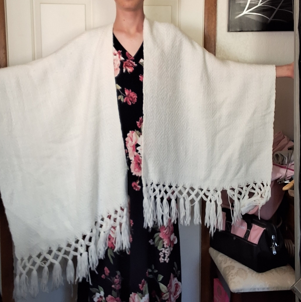 Shawl - Picture 2 of 8